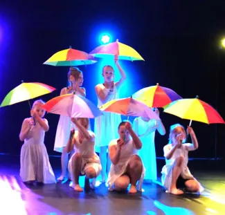 Tanssikoulun oppilaita